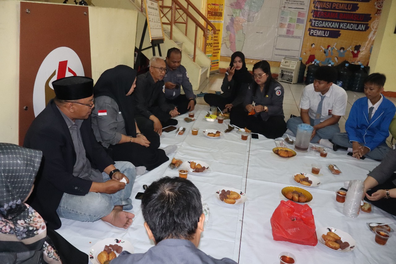 IMUND VOL. I: Bawaslu Jakarta Timur Bahas Evaluasi Internal dan Kebutuhan Penunjang Kinerja