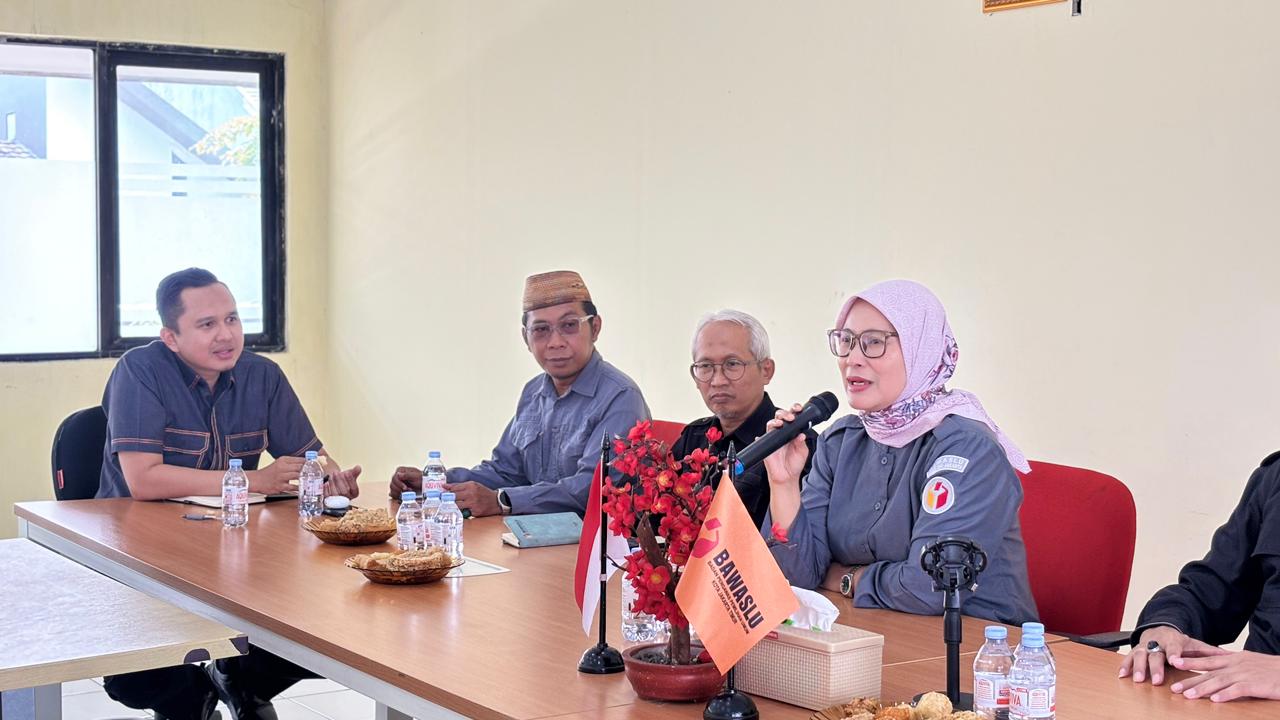 Monitoring dan Evaluasi IKU, Bawaslu DKI Jakarta Kunjungi Bawaslu Jakarta Timur