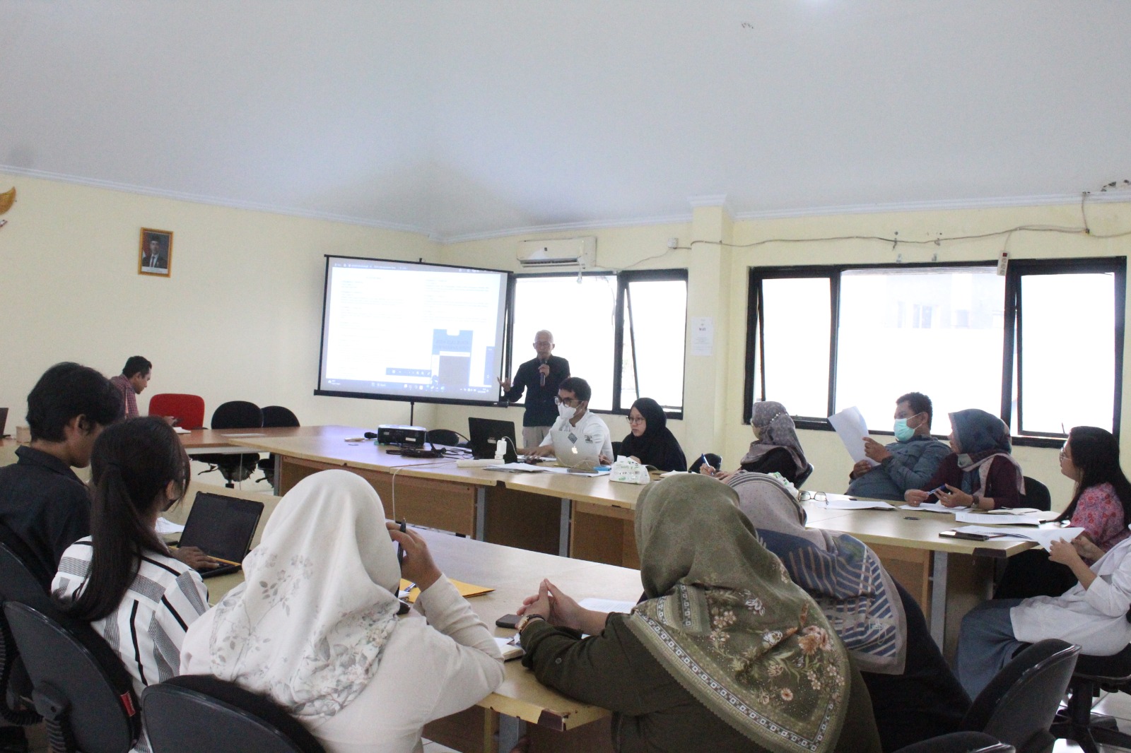 Klinik Hukum Edisi Pertama, Bawaslu Jakarta Timur Perkuat Kapasitas Pengawas Pemilu