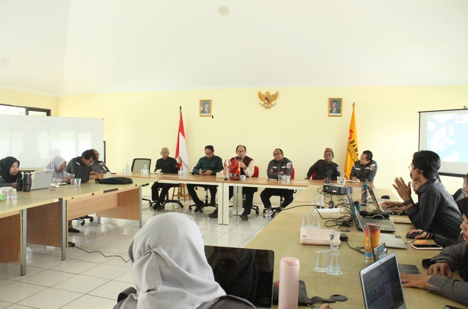 Bawaslu Jakarta Timur Evaluasi Kehumasan dan Matangkan Penyusunan Buletin