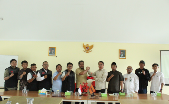 Bawaslu Jakarta Timur dan FKDM Teken MoU, Perkuat Konsolidasi Demokrasi